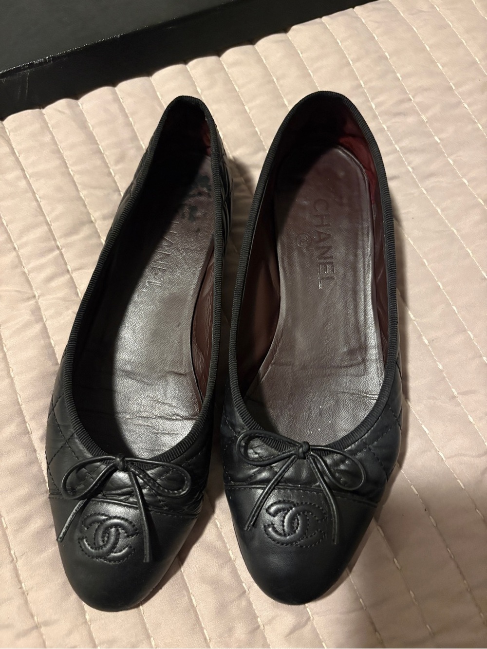 CHANEL Black Quilted CC Logo Leather Bow Ballet Flats